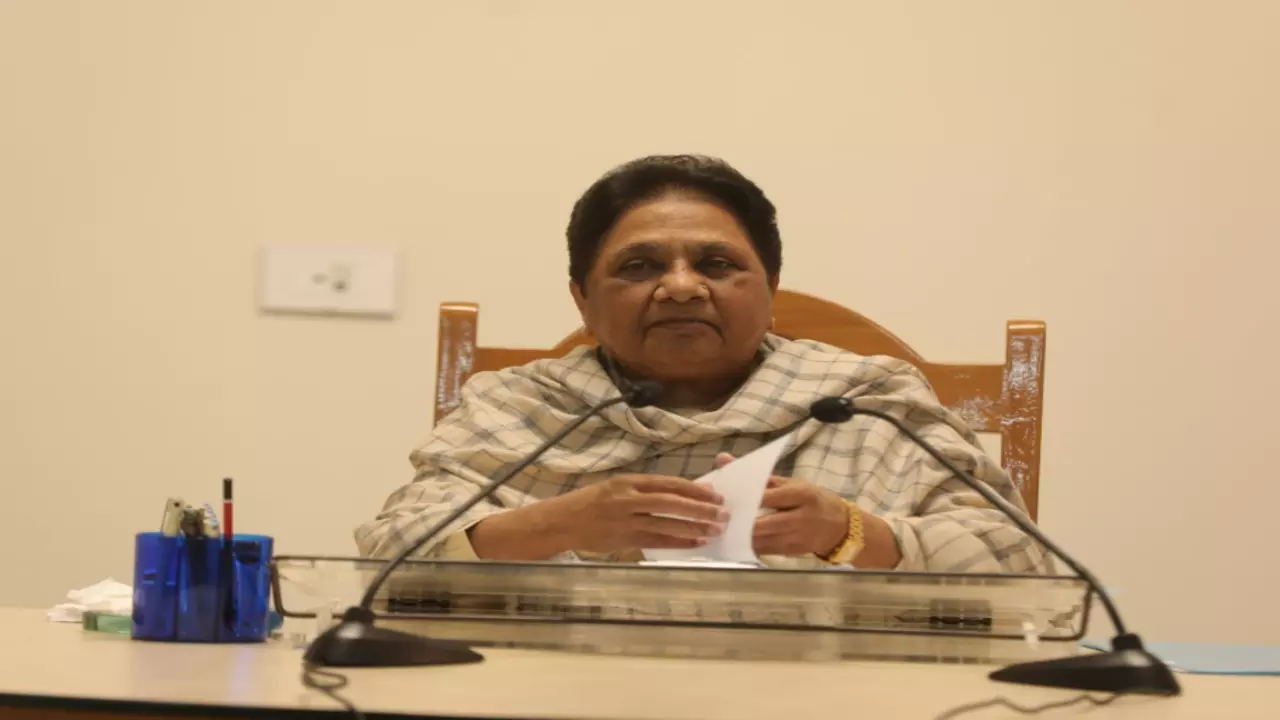 UP Politics: मायावती का ‘ब्राह्मण कार्ड’! यूपी चुनाव के लिए बीएसपी का पहला टिकट फाइनल, कद्दावर नेता पर दांव