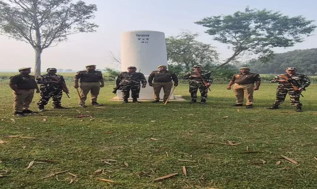 Siddharthnagar News: भारत-नेपाल सीमा पर बढ़ी चौकसी, मोहाना पुलिस और एसएसबी ने चलाया संयुक्त गश्त अभियान