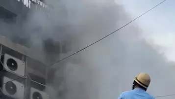 Noida News: सेक्टर-4 की फैक्ट्री में तड़के भीषण आग, अंदर फंसे करीब 50 मजदूर; दमकल ने खिड़कियां तोड़कर किया रेस्क्यू