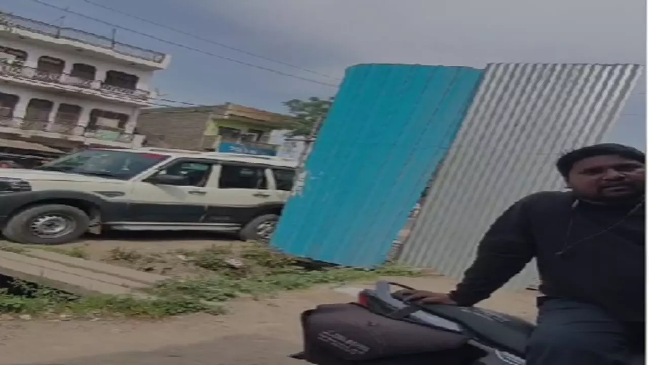 Kannauj News: कन्नौज में पत्रकार के साथ दबंगई, मोबाइल छीना और दी जान से मारने की धमकी, वीडियो वायरल