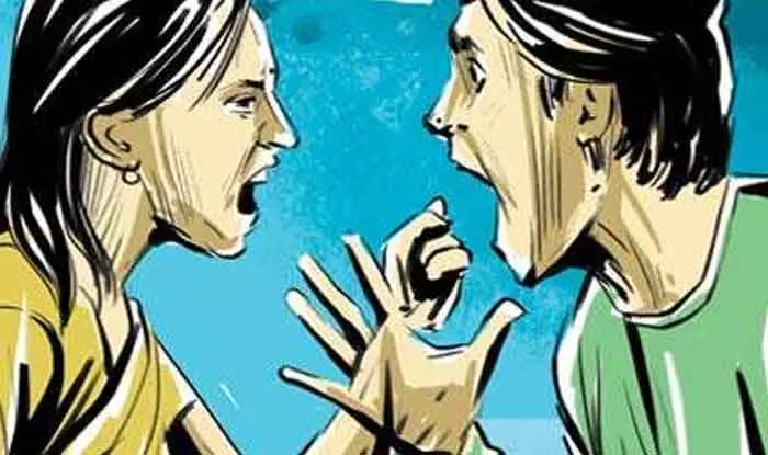 Hapur News: हापुड़ में पति का पत्नी से जबरन संबंध बनाने, मारपीट और गर्भपात के मामले में मुकदमा दर्ज