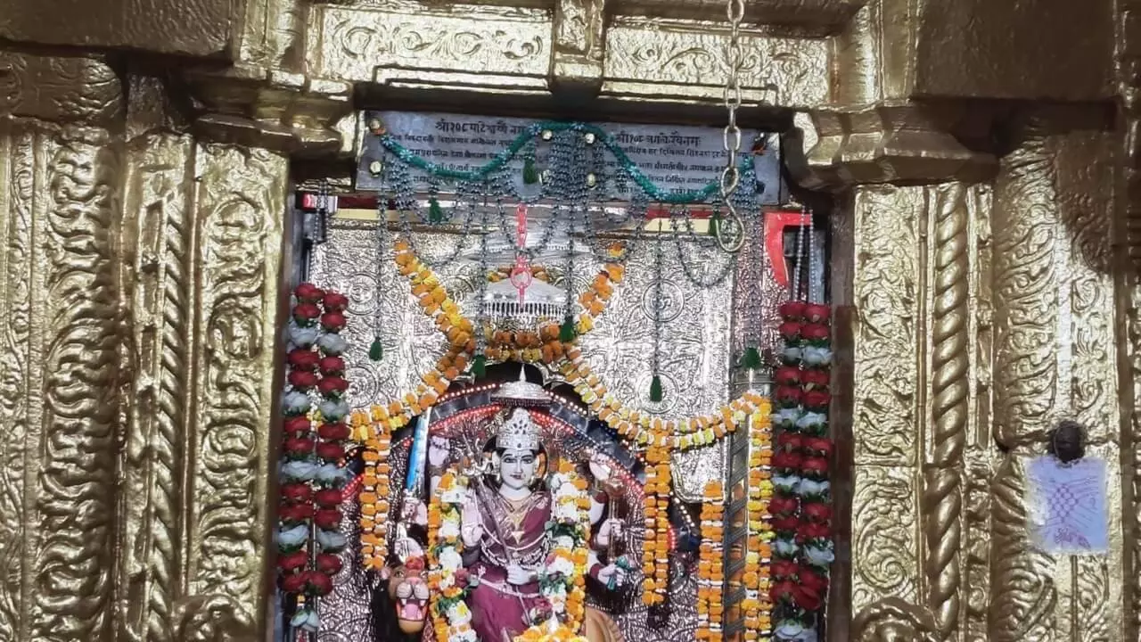 Balrampur News: नवरात्रि के पहले दिन देवीपाटन मंदिर में उमड़ा आस्था का सैलाब, कड़ी सुरक्षा में हुए दर्शन