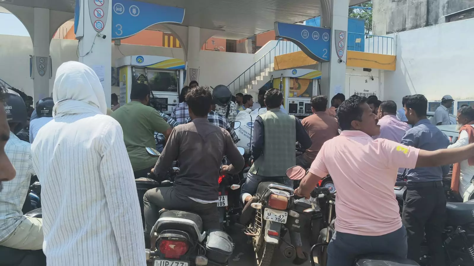 Balrampur News: बलरामपुर में किसानों को बड़ी राहत; जैरीकेन में फिर मिलेगा डीजल, 10 लीटर तक की अनुमति