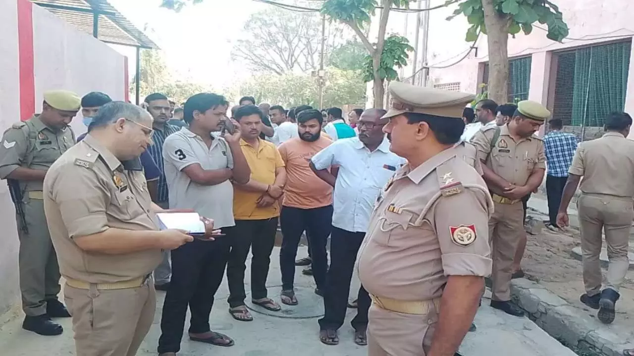 Mirzapur News: दिनदहाड़े वरिष्ठ अधिवक्ता राजीव सिंह की गोली मारकर हत्या, CCTV में कैद वारदात