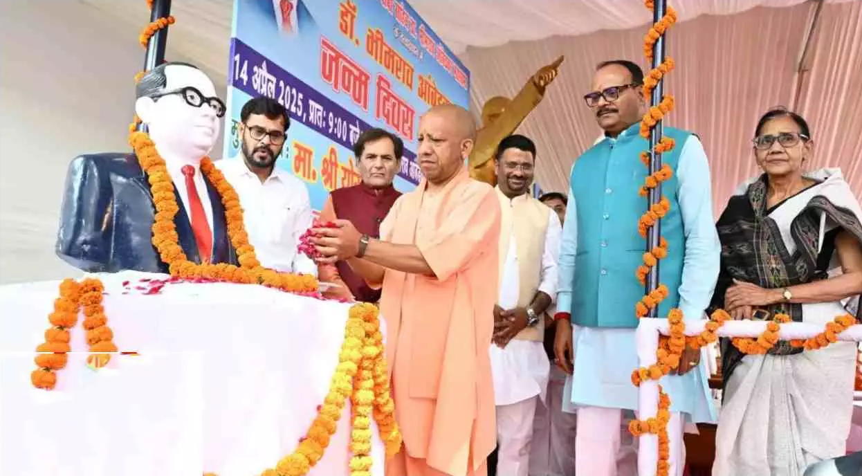 अंबेडकर जयंती पर लखनऊ में श्रद्धांजलि, सीएम योगी सहित नेताओं ने बाबा साहेब को किया नमन