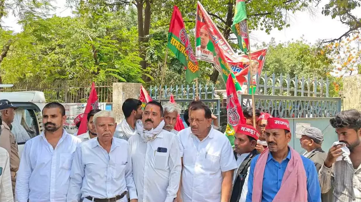 Fatehpur News: मजदूरों के हक में उठी आवाज, समाजवादी मजदूर सभा ने राज्यपाल को सौंपा 10 सूत्रीय ज्ञापन