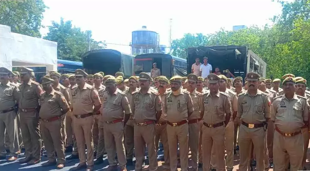 Jalaun News: जालौन के शहीद पुलिसकर्मियों को नम आंखों से अंतिम विदाई, राजकीय सम्मान के साथ घरों के लिए रवाना Jalaun News: जालौन के शहीद पुलिसकर्मियों को नम आंखों से अंतिम विदाई, राजकीय सम्मान के साथ घरों के लिए रवाना