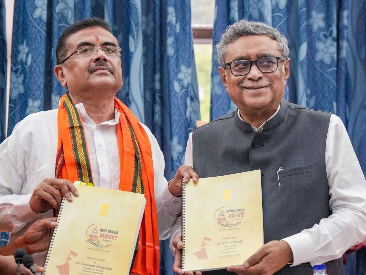 Bengal Budget 2026-27: एक लाख सरकारी नौकरियां, कर्मचारियों का DA 34% और पत्रकारों को पेंशन का ऐलान Bengal Budget 2026-27: एक लाख सरकारी नौकरियां, कर्मचारियों का DA 34% और पत्रकारों को पेंशन का ऐलान
